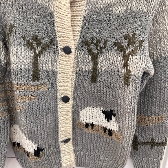 VTG M NORTHPOINT charming grey-beige landscape sheep pastoral hand knit cardigan - Picture 3 of 10
